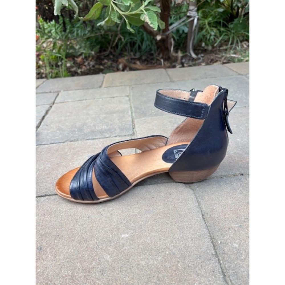 Miz Mooz Cassie Navy Blue Leather Ruched Ankle Strap Sandals Women 38 Wide‎ - Picture 4 of 9